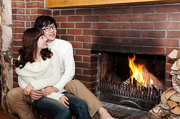 포토 JPG 전신 해외기획촬영 라이프스타일 커플 계절 여자 남자 행복 여행 포즈 겨울 2010년일본 안기 모션 자연 슬리퍼 실내 사랑 사람 동양인 20대 성인 두명 라이프 일본 기댐 다정 한국인 스웨터 일본여행 벽난로 청년만 성인만 안경낌 국내포토 감정 아시아 안경 해외여행 신발 컨셉 상의 관계 인종 청년 내부 생활 생태계 파일형식