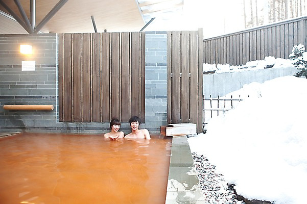 포토 JPG 주간 해외기획촬영 라이프스타일 커플 계절 여자 남자 행복 여행 포즈 겨울 2010년일본 모션 자연 휴식 조명 사랑 미소 웃음 사람 앉기 동양인 상반신 20대 성인 야외 두명 라이프 일본 온천 한국인 눈 일본여행 청년만 성인만 국내포토 자연요소 감정 아시아 해외여행 컨셉 관계 날씨 표정 인종 청년 생활 스파 생태계 파일형식