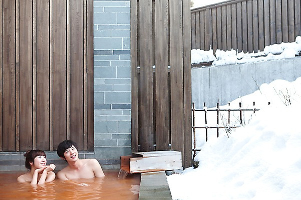 포토 JPG 주간 해외기획촬영 라이프스타일 커플 계절 여자 남자 행복 여행 포즈 겨울 2010년일본 모션 자연 휴식 사랑 미소 웃음 사람 앉기 동양인 상반신 20대 성인 야외 두명 라이프 일본 온천 한국인 눈 일본여행 청년만 성인만 국내포토 자연요소 감정 아시아 해외여행 컨셉 관계 날씨 표정 인종 청년 생활 스파 생태계 파일형식