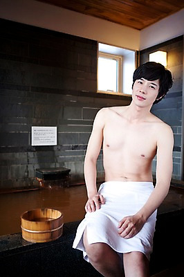 포토 JPG 해외기획촬영 라이프스타일 계절 남자 행복 여행 포즈 겨울 2010년일본 모션 자연 휴식 실내 한명 사람 앉기 동양인 상반신 20대 성인 라이프 수건 일본 온천 한국인 일본여행 걸터앉기 바가지 남자만 남자한명만 성인남자만 청년만 청년남자만 청년남자한명만 성인한명만 성인남자한명만 성인만 국내포토 1 감정 아시아 해외여행 컨셉 인종 청년 내부 생활 위생용품 스파 생태계 파일형식