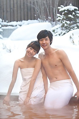 포토 JPG 주간 해외기획촬영 라이프스타일 커플 계절 여자 남자 행복 여행 포즈 겨울 2010년일본 모션 자연 휴식 사랑 미소 웃음 사람 앉기 동양인 상반신 20대 성인 야외 두명 라이프 수건 일본 온천 한국인 눈 일본여행 걸터앉기 청년만 성인만 국내포토 자연요소 감정 아시아 해외여행 컨셉 관계 날씨 표정 인종 청년 생활 위생용품 스파 생태계 파일형식