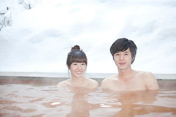 포토 JPG 주간 해외기획촬영 라이프스타일 커플 계절 여자 남자 행복 여행 포즈 겨울 2010년일본 모션 자연 휴식 사랑 미소 웃음 사람 앉기 동양인 상반신 20대 성인 야외 두명 라이프 앞모습 일본 온천 한국인 눈 일본여행 청년만 성인만 국내포토 자연요소 감정 아시아 뷰포인트 해외여행 컨셉 관계 날씨 표정 인종 청년 생활 스파 생태계 파일형식