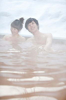 포토 JPG 주간 해외기획촬영 라이프스타일 커플 계절 여자 남자 행복 여행 포즈 겨울 2010년일본 모션 자연 휴식 사랑 미소 웃음 사람 앉기 동양인 상반신 20대 성인 야외 두명 라이프 일본 온천 한국인 눈 일본여행 청년만 성인만 국내포토 자연요소 감정 아시아 해외여행 컨셉 관계 날씨 표정 인종 청년 생활 스파 생태계 파일형식