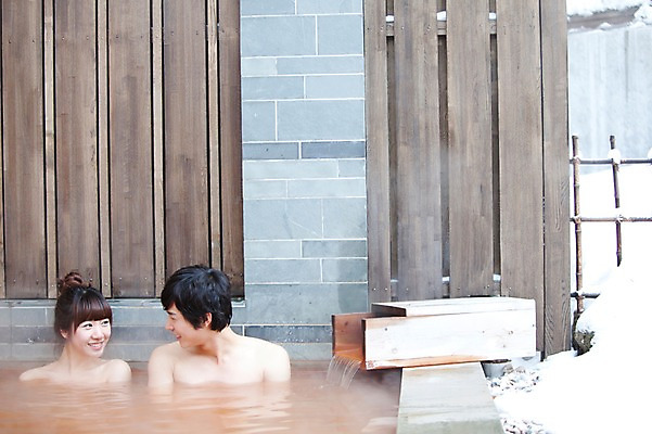 포토 JPG 주간 해외기획촬영 라이프스타일 커플 계절 여자 남자 행복 여행 포즈 겨울 2010년일본 모션 자연 휴식 사랑 미소 웃음 사람 앉기 동양인 상반신 20대 성인 야외 두명 라이프 마주보기 일본 온천 한국인 눈 일본여행 청년만 성인만 국내포토 자연요소 감정 아시아 해외여행 컨셉 관계 날씨 표정 인종 청년 생활 스파 생태계 파일형식