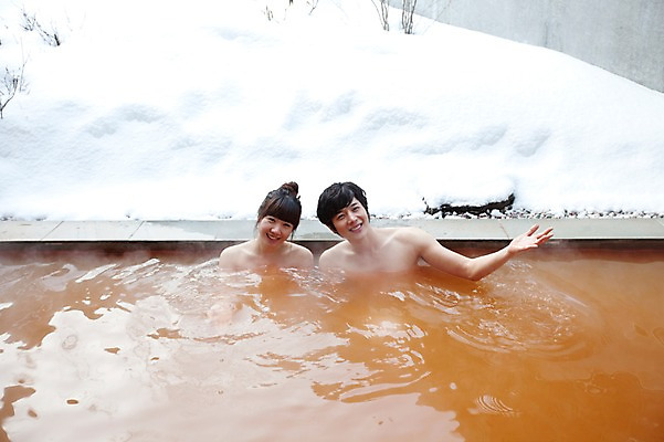 포토 JPG 주간 해외기획촬영 라이프스타일 커플 계절 여자 남자 행복 여행 포즈 겨울 2010년일본 모션 자연 휴식 사랑 미소 웃음 사람 앉기 동양인 손짓 상반신 20대 성인 야외 두명 라이프 하이앵글 손들기 일본 온천 한국인 눈 일본여행 청년만 성인만 국내포토 자연요소 감정 아시아 뷰포인트 해외여행 컨셉 관계 날씨 표정 인종 청년 생활 스파 생태계 파일형식