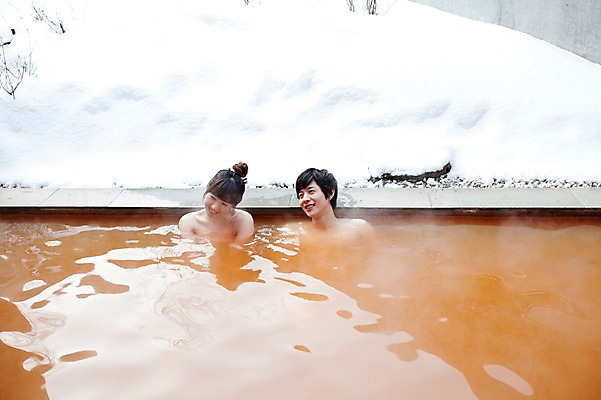 포토 JPG 주간 해외기획촬영 라이프스타일 커플 계절 여자 남자 행복 여행 포즈 겨울 2010년일본 모션 자연 휴식 사랑 미소 웃음 사람 앉기 동양인 상반신 20대 성인 야외 두명 라이프 하이앵글 일본 온천 한국인 눈 일본여행 청년만 성인만 국내포토 자연요소 감정 아시아 뷰포인트 해외여행 컨셉 관계 날씨 표정 인종 청년 생활 스파 생태계 파일형식