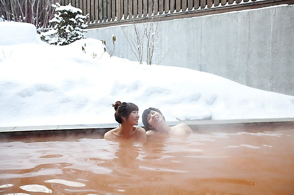 포토 JPG 주간 해외기획촬영 라이프스타일 커플 계절 여자 남자 행복 여행 포즈 겨울 2010년일본 모션 자연 휴식 사랑 미소 웃음 사람 앉기 동양인 상반신 20대 성인 야외 두명 라이프 일본 기댐 온천 한국인 눈 일본여행 청년만 성인만 국내포토 자연요소 감정 아시아 해외여행 컨셉 관계 날씨 표정 인종 청년 생활 스파 생태계 파일형식