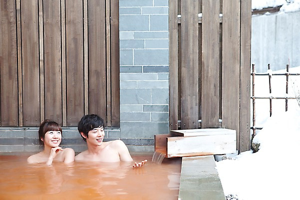 포토 JPG 주간 해외기획촬영 라이프스타일 커플 계절 여자 남자 행복 여행 포즈 겨울 2010년일본 모션 자연 휴식 사랑 미소 웃음 사람 앉기 동양인 상반신 20대 성인 야외 두명 라이프 일본 온천 한국인 눈 일본여행 청년만 성인만 국내포토 자연요소 감정 아시아 해외여행 컨셉 관계 날씨 표정 인종 청년 생활 스파 생태계 파일형식