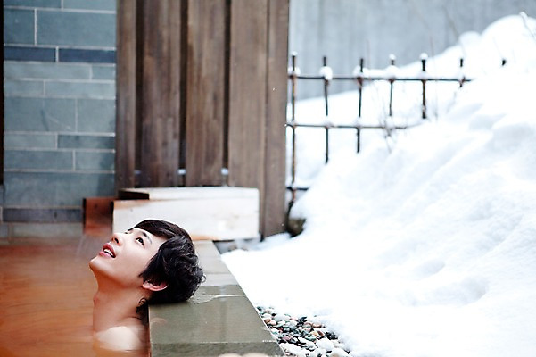 포토 JPG 주간 해외기획촬영 라이프스타일 계절 남자 여행 포즈 겨울 2010년일본 모션 자연 휴식 한명 사람 동양인 상반신 20대 성인 야외 라이프 옆모습 일본 온천 한국인 올려보기 눈 일본여행 남자만 남자한명만 성인남자만 청년만 청년남자만 청년남자한명만 성인한명만 성인남자한명만 성인만 국내포토 자연요소 1 아시아 뷰포인트 해외여행 컨셉 날씨 인종 청년 생활 스파 생태계 파일형식