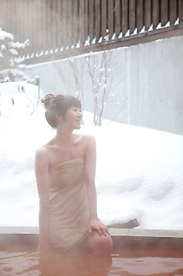 포토 JPG 주간 해외기획촬영 라이프스타일 계절 여자 행복 여행 포즈 겨울 2010년일본 모션 자연 휴식 한명 사람 앉기 동양인 상반신 20대 성인 야외 라이프 옆모습 일본 온천 한국인 눈 일본여행 걸터앉기 여자만 여자한명만 성인여자만 청년만 청년여자만 성인한명만 청년여자한명만 성인여자한명만 성인만 국내포토 자연요소 1 감정 아시아 뷰포인트 해외여행 컨셉 날씨 인종 청년 생활 스파 생태계 파일형식