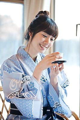 포토 JPG 해외기획촬영 라이프스타일 계절 여자 전통문화 여행 포즈 겨울 일본문화 2010년일본 모션 자연 휴식 한명 미소 웃음 사람 앉기 동양인 상반신 20대 성인 라이프 일본 침실 한국인 차 다기 전통의상 기모노 일본여행 창가 여자만 여자한명만 성인여자만 청년만 청년여자만 성인한명만 청년여자한명만 성인여자한명만 성인만 내려보기 국내포토 1 동양문화 전통 아시아 문화 음료 외국문화 해외여행 컨셉 창문 표정 인종 청년 생활 다도 일본전통의상 생태계 파일형식