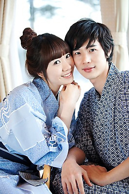 포토 JPG 해외기획촬영 라이프스타일 커플 계절 여자 남자 전통문화 여행 포즈 겨울 일본문화 2010년일본 모션 자연 휴식 사랑 미소 웃음 사람 앉기 동양인 상반신 20대 성인 두명 라이프 일본 침실 한국인 전통의상 기모노 일본여행 창가 청년만 성인만 국내포토 동양문화 전통 감정 아시아 문화 외국문화 해외여행 컨셉 창문 관계 표정 인종 청년 생활 일본전통의상 생태계 파일형식