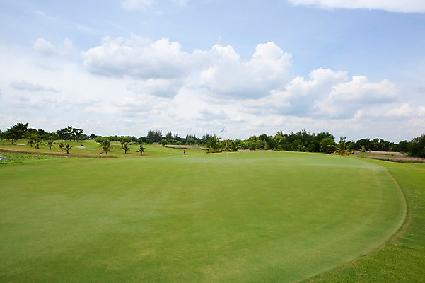 포토 JPG 주간 나무 식물 구름 해외기획촬영 해외 2010년태국 스포츠용품 스포츠 골프 스포츠시설 골프장 필드 하늘 레저 풍경 사람없음 야외 초록색 레포츠 구기 국내포토 자연요소 컬러 오브젝트 시설 파일형식