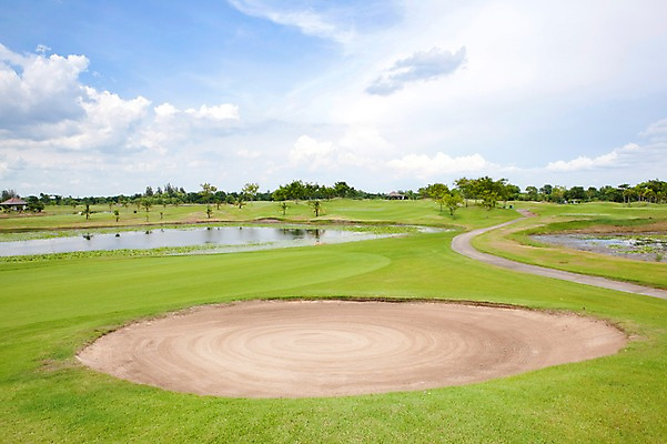 포토 JPG 주간 나무 식물 구름 해외기획촬영 해외 2010년태국 모래 스포츠용품 스포츠 골프 스포츠시설 골프장 필드 하늘 레저 풍경 사람없음 야외 초록색 레포츠 구기 벙커 국내포토 자연요소 컬러 오브젝트 시설 파일형식