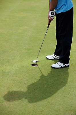 포토 JPG 주간 해외기획촬영 해외 남자 2010년태국 스포츠용품 스포츠 골프 스포츠시설 골프장 필드 레저 골프공 골프용품 골프클럽 그림자 한명 들기 사람 동양인 성인 야외 초록색 레포츠 구기 골프채 한국인 골퍼 스윙 샷 남자만 남자한명만 성인남자만 성인만 국내포토 자연요소 1 컬러 포즈 공 모션 자세 운동선수 인종 오브젝트 시설 파일형식