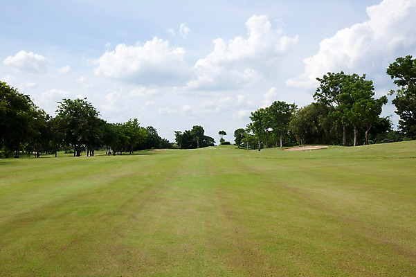 포토 JPG 주간 나무 식물 구름 해외기획촬영 해외 2010년태국 스포츠용품 스포츠 골프 스포츠시설 골프장 필드 하늘 레저 풍경 사람없음 야외 초록색 레포츠 구기 국내포토 자연요소 컬러 오브젝트 시설 파일형식