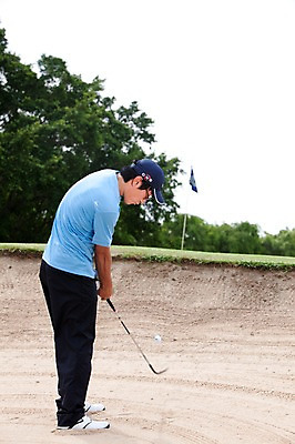 포토 JPG 주간 나무 식물 해외기획촬영 해외 남자 2010년태국 모래 스포츠용품 스포츠 골프 스포츠시설 골프장 필드 레저 골프공 골프용품 골프클럽 한명 들기 사람 동양인 성인 야외 초록색 레포츠 구기 골프채 한국인 벙커 골퍼 스윙 샷 남자만 남자한명만 성인남자만 성인만 국내포토 자연요소 1 컬러 포즈 공 모션 자세 운동선수 인종 오브젝트 시설 파일형식