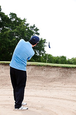 포토 JPG 주간 나무 식물 해외기획촬영 해외 남자 2010년태국 모래 스포츠용품 스포츠 골프 스포츠시설 골프장 필드 레저 골프공 골프용품 골프클럽 한명 들기 사람 동양인 성인 야외 초록색 레포츠 구기 골프채 한국인 벙커 골퍼 스윙 샷 남자만 남자한명만 성인남자만 성인만 국내포토 자연요소 1 컬러 포즈 공 모션 자세 운동선수 인종 오브젝트 시설 파일형식