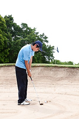 포토 JPG 주간 나무 식물 해외기획촬영 해외 남자 2010년태국 모래 스포츠용품 스포츠 골프 스포츠시설 골프장 필드 레저 골프공 골프용품 골프클럽 한명 들기 사람 동양인 성인 야외 초록색 레포츠 구기 골프채 한국인 벙커 골퍼 스윙 샷 남자만 남자한명만 성인남자만 성인만 국내포토 자연요소 1 컬러 포즈 공 모션 자세 운동선수 인종 오브젝트 시설 파일형식