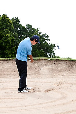 포토 JPG 주간 나무 식물 해외기획촬영 해외 남자 2010년태국 모래 스포츠용품 스포츠 골프 스포츠시설 골프장 필드 레저 골프공 골프용품 골프클럽 한명 들기 사람 동양인 성인 야외 초록색 레포츠 구기 골프채 한국인 벙커 골퍼 스윙 샷 남자만 남자한명만 성인남자만 성인만 국내포토 자연요소 1 컬러 포즈 공 모션 자세 운동선수 인종 오브젝트 시설 파일형식