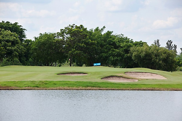 포토 JPG 주간 나무 식물 구름 해외기획촬영 해외 2010년태국 스포츠용품 스포츠 골프 스포츠시설 골프장 필드 하늘 레저 풍경 사람없음 야외 초록색 레포츠 구기 연못 벙커 국내포토 자연요소 컬러 오브젝트 시설 파일형식