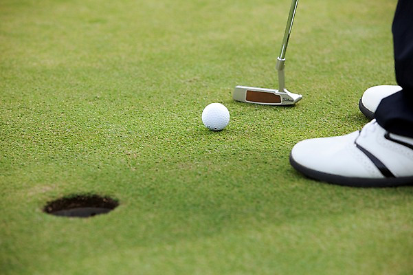 포토 JPG 주간 해외기획촬영 해외 남자 2010년태국 스포츠용품 스포츠 골프 스포츠시설 골프장 필드 레저 골프공 골프용품 골프클럽 한명 사람 성인 야외 초록색 레포츠 구기 골프채 골퍼 스윙 샷 남자만 남자한명만 성인남자만 성인만 국내포토 자연요소 1 컬러 포즈 공 자세 운동선수 오브젝트 시설 파일형식