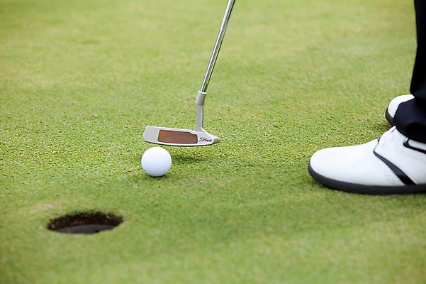 포토 JPG 주간 해외기획촬영 해외 남자 2010년태국 스포츠용품 스포츠 골프 스포츠시설 골프장 필드 레저 골프공 골프용품 골프클럽 한명 사람 동양인 성인 야외 초록색 레포츠 구기 골프채 한국인 골퍼 스윙 샷 남자만 남자한명만 성인남자만 성인만 국내포토 자연요소 1 컬러 포즈 공 자세 운동선수 인종 오브젝트 시설 파일형식