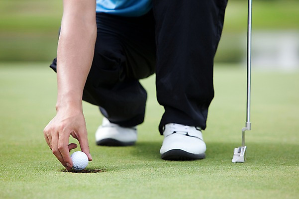 포토 JPG 주간 해외기획촬영 해외 손 남자 2010년태국 스포츠용품 스포츠 골프 스포츠시설 골프장 필드 레저 골프공 골프용품 골프클럽 한명 들기 사람 동양인 손짓 성인 야외 신체부위 초록색 레포츠 구기 골프채 한국인 골퍼 성인만 국내포토 자연요소 1 컬러 공 모션 운동선수 인종 오브젝트 시설 파일형식