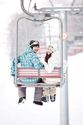 포토 JPG 나무 식물 해외기획촬영 라이프스타일 커플 계절 여자 남자 행복 스포츠 여행 포즈 겨울 스포츠시설 2010년일본 모션 자연 레저 겨울스포츠 스키장 사랑 미소 웃음 사람 앉기 동양인 20대 성인 두명 라이프 뒷모습 레포츠 일본 다정 한국인 일본여행 스키복 리프트 청년만 성인만 국내포토 옷 감정 아시아 뷰포인트 해외여행 컨셉 관계 스키 표정 인종 청년 생활 시설 생태계 파일형식