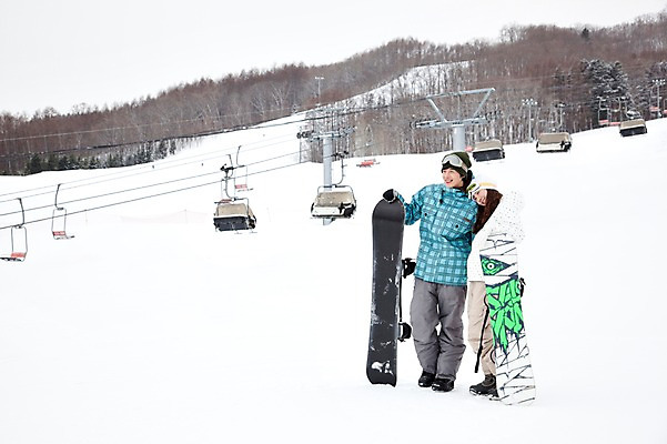 포토 JPG 나무 식물 해외기획촬영 라이프스타일 커플 계절 여자 남자 행복 스포츠용품 스포츠 여행 포즈 겨울 스포츠시설 2010년일본 모션 자연 레저 겨울스포츠 스키장 사랑 서기 미소 웃음 사람 동양인 20대 성인 두명 라이프 레포츠 설원 일본 다정 장비 한국인 스노우보드 보드 일본여행 레포츠용품 스키복 보드장비 청년만 성인만 국내포토 옷 감정 아시아 해외여행 컨셉 관계 스키 눈_날씨 표정 인종 청년 생활 보드_스포츠 오브젝트 시설 생태계 파일형식