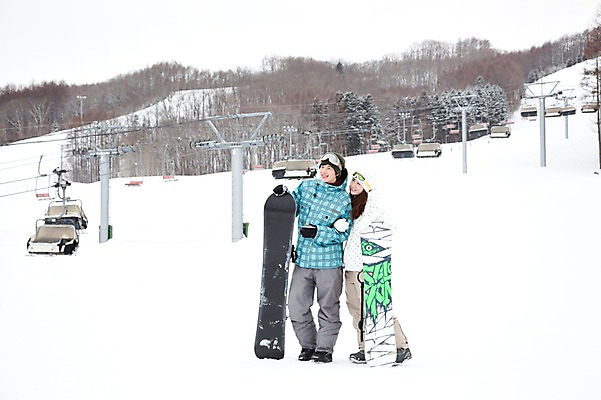 포토 JPG 나무 식물 해외기획촬영 라이프스타일 커플 계절 여자 남자 행복 스포츠용품 스포츠 여행 포즈 겨울 스포츠시설 2010년일본 모션 자연 레저 겨울스포츠 스키장 사랑 서기 미소 웃음 사람 동양인 20대 성인 두명 라이프 레포츠 설원 일본 다정 장비 한국인 스노우보드 보드 일본여행 레포츠용품 스키복 보드장비 청년만 성인만 국내포토 옷 감정 아시아 해외여행 컨셉 관계 스키 눈_날씨 표정 인종 청년 생활 보드_스포츠 오브젝트 시설 생태계 파일형식