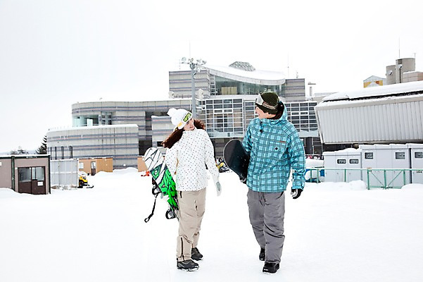 포토 JPG 해외기획촬영 라이프스타일 커플 계절 여자 남자 행복 스포츠용품 스포츠 여행 포즈 겨울 스포츠시설 2010년일본 모션 자연 레저 겨울스포츠 스키장 고글 사랑 미소 웃음 사람 동양인 20대 성인 두명 건물 라이프 레포츠 설원 일본 다정 장비 한국인 스노우보드 보드 일본여행 레포츠용품 스키복 보드장비 청년만 성인만 국내포토 건축물 옷 감정 아시아 해외여행 컨셉 관계 스키 눈_날씨 표정 인종 청년 생활 보드_스포츠 오브젝트 시설 생태계 파일형식