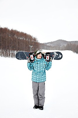 포토 JPG 나무 식물 해외기획촬영 라이프스타일 계절 남자 스포츠용품 스포츠 여행 포즈 겨울 스포츠시설 2010년일본 모션 자연 레저 겨울스포츠 스키장 고글 한명 서기 미소 웃음 사람 동양인 20대 성인 라이프 레포츠 설원 일본 장비 한국인 스노우보드 보드 일본여행 레포츠용품 스키복 보드장비 남자만 성인남자만 청년만 청년남자만 성인만 국내포토 1 옷 아시아 해외여행 스키 눈_날씨 표정 인종 청년 생활 보드_스포츠 오브젝트 시설 생태계 파일형식