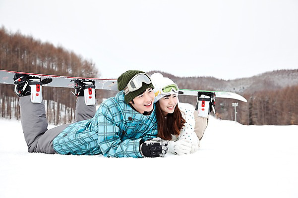 포토 JPG 나무 식물 해외기획촬영 라이프스타일 커플 계절 여자 남자 행복 엎드리기 스포츠용품 스포츠 여행 포즈 겨울 스포츠시설 2010년일본 모션 자연 레저 겨울스포츠 스키장 사랑 미소 웃음 사람 동양인 20대 성인 두명 라이프 레포츠 설원 일본 다정 장비 한국인 스노우보드 보드 일본여행 레포츠용품 스키복 보드장비 청년만 성인만 국내포토 옷 감정 아시아 해외여행 컨셉 관계 스키 눈_날씨 표정 인종 청년 생활 보드_스포츠 오브젝트 시설 생태계 파일형식