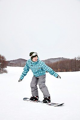포토 JPG 나무 식물 해외기획촬영 라이프스타일 계절 남자 스포츠용품 스포츠 여행 포즈 겨울 스포츠시설 2010년일본 모션 자연 레저 겨울스포츠 스키장 고글 미소 웃음 사람 동양인 20대 성인 라이프 레포츠 설원 일본 장비 한국인 스노우보드 보드 일본여행 레포츠용품 스키복 보드장비 남자만 성인남자만 청년만 청년남자만 성인만 국내포토 옷 아시아 해외여행 스키 눈_날씨 표정 인종 청년 생활 보드_스포츠 오브젝트 시설 생태계 파일형식