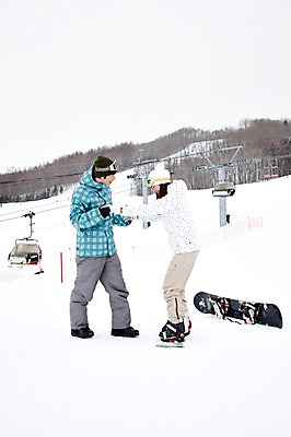 포토 JPG 나무 식물 해외기획촬영 라이프스타일 커플 계절 여자 남자 행복 스포츠용품 스포츠 여행 포즈 겨울 스포츠시설 2010년일본 모션 자연 레저 겨울스포츠 스키장 사랑 미소 웃음 사람 동양인 20대 성인 두명 라이프 레포츠 설원 일본 다정 장비 한국인 스노우보드 보드 일본여행 레포츠용품 스키복 보드장비 청년만 성인만 국내포토 옷 감정 아시아 해외여행 컨셉 관계 스키 눈_날씨 표정 인종 청년 생활 보드_스포츠 오브젝트 시설 생태계 파일형식