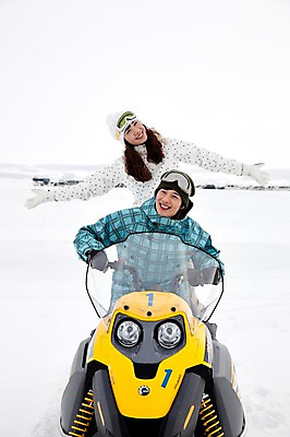 포토 JPG 해외기획촬영 라이프스타일 커플 계절 여자 남자 행복 스포츠 여행 포즈 겨울 스포츠시설 2010년일본 모션 자연 레저 겨울스포츠 스키장 사랑 미소 웃음 사람 동양인 20대 성인 두명 라이프 레포츠 설원 일본 다정 한국인 일본여행 스노모빌 청년만 성인만 국내포토 감정 아시아 해외여행 컨셉 관계 눈_날씨 표정 인종 청년 생활 시설 생태계 파일형식