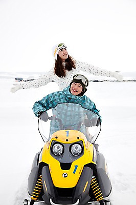 포토 JPG 해외기획촬영 라이프스타일 커플 계절 여자 남자 행복 스포츠 여행 포즈 겨울 스포츠시설 2010년일본 모션 자연 레저 겨울스포츠 스키장 사랑 미소 웃음 사람 동양인 20대 성인 두명 라이프 레포츠 설원 일본 다정 한국인 일본여행 스노모빌 청년만 성인만 국내포토 감정 아시아 해외여행 컨셉 관계 눈_날씨 표정 인종 청년 생활 시설 생태계 파일형식