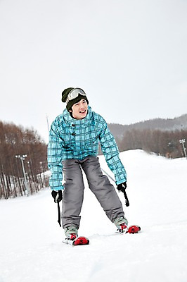 포토 JPG 나무 식물 해외기획촬영 라이프스타일 계절 남자 스포츠용품 스포츠 여행 포즈 겨울 스포츠시설 2010년일본 모션 자연 레저 스키 겨울스포츠 스키장 고글 한명 미소 웃음 사람 동양인 20대 성인 라이프 레포츠 일본 장비 한국인 일본여행 레포츠용품 스키복 스키장비 남자만 성인남자만 청년만 청년남자만 성인만 국내포토 1 옷 아시아 해외여행 표정 인종 청년 생활 오브젝트 시설 생태계 파일형식