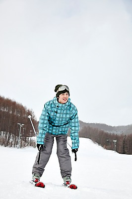 포토 JPG 나무 식물 해외기획촬영 라이프스타일 계절 남자 스포츠용품 스포츠 여행 포즈 겨울 스포츠시설 2010년일본 모션 자연 레저 스키 겨울스포츠 스키장 고글 한명 미소 웃음 사람 동양인 20대 성인 라이프 레포츠 일본 장비 한국인 일본여행 레포츠용품 스키복 스키장비 남자만 성인남자만 청년만 청년남자만 성인만 국내포토 1 옷 아시아 해외여행 표정 인종 청년 생활 오브젝트 시설 생태계 파일형식