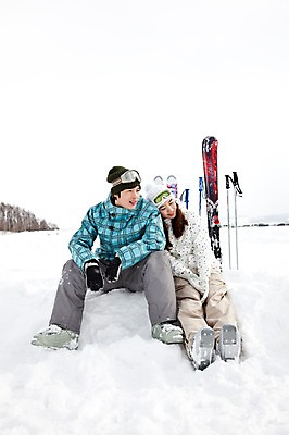 포토 JPG 해외기획촬영 라이프스타일 커플 계절 여자 남자 행복 스포츠용품 스포츠 여행 포즈 겨울 스포츠시설 2010년일본 모션 자연 레저 스키 겨울스포츠 스키장 고글 사랑 미소 웃음 사람 앉기 동양인 20대 성인 두명 라이프 레포츠 일본 다정 장비 한국인 일본여행 레포츠용품 스키복 스키장비 청년만 성인만 국내포토 옷 감정 아시아 해외여행 컨셉 관계 표정 인종 청년 생활 오브젝트 시설 생태계 파일형식