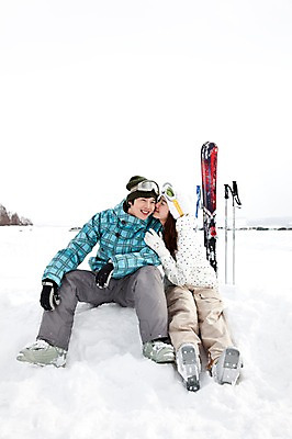 포토 JPG 해외기획촬영 라이프스타일 커플 계절 여자 남자 행복 스포츠용품 스포츠 여행 포즈 겨울 스포츠시설 2010년일본 모션 자연 레저 스키 겨울스포츠 스키장 고글 사랑 미소 웃음 사람 앉기 동양인 20대 성인 두명 라이프 레포츠 일본 다정 장비 한국인 일본여행 레포츠용품 스키복 스키장비 청년만 성인만 국내포토 옷 감정 아시아 해외여행 컨셉 관계 표정 인종 청년 생활 오브젝트 시설 생태계 파일형식