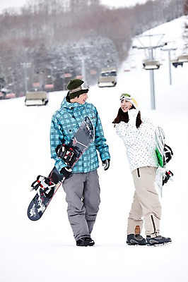 포토 JPG 나무 식물 해외기획촬영 라이프스타일 커플 계절 여자 남자 행복 스포츠용품 스포츠 여행 포즈 겨울 스포츠시설 2010년일본 모션 자연 레저 겨울스포츠 스키장 사랑 미소 웃음 사람 동양인 20대 성인 두명 라이프 레포츠 설원 일본 다정 장비 한국인 스노우보드 보드 일본여행 레포츠용품 스키복 보드장비 청년만 성인만 국내포토 옷 감정 아시아 해외여행 컨셉 관계 스키 눈_날씨 표정 인종 청년 생활 보드_스포츠 오브젝트 시설 생태계 파일형식