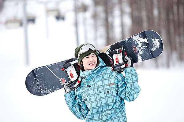 포토 JPG 나무 식물 해외기획촬영 라이프스타일 계절 남자 스포츠용품 스포츠 여행 포즈 겨울 스포츠시설 2010년일본 모션 자연 레저 겨울스포츠 스키장 고글 한명 서기 미소 웃음 사람 동양인 20대 성인 라이프 레포츠 설원 일본 장비 한국인 스노우보드 보드 일본여행 레포츠용품 스키복 보드장비 남자만 성인남자만 청년만 청년남자만 성인만 국내포토 1 옷 아시아 해외여행 스키 눈_날씨 표정 인종 청년 생활 보드_스포츠 오브젝트 시설 생태계 파일형식