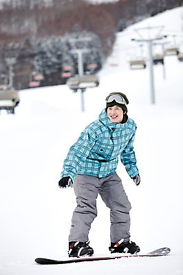 포토 JPG 나무 식물 해외기획촬영 라이프스타일 계절 남자 스포츠용품 스포츠 여행 포즈 겨울 스포츠시설 2010년일본 모션 자연 레저 겨울스포츠 스키장 한명 미소 웃음 사람 동양인 20대 성인 라이프 레포츠 설원 일본 장비 한국인 스노우보드 보드 일본여행 레포츠용품 스키복 보드장비 남자만 성인남자만 청년만 청년남자만 성인만 국내포토 1 옷 아시아 해외여행 스키 눈_날씨 표정 인종 청년 생활 보드_스포츠 오브젝트 시설 생태계 파일형식