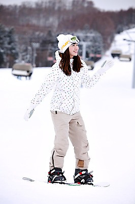 포토 JPG 나무 식물 해외기획촬영 라이프스타일 계절 여자 스포츠용품 스포츠 여행 포즈 겨울 스포츠시설 2010년일본 모션 자연 레저 겨울스포츠 스키장 한명 미소 웃음 사람 동양인 20대 성인 라이프 레포츠 설원 일본 장비 한국인 스노우보드 보드 일본여행 레포츠용품 스키복 보드장비 여자만 여자한명만 성인여자만 청년만 청년여자만 성인한명만 청년여자한명만 성인여자한명만 성인만 국내포토 1 옷 아시아 해외여행 스키 눈_날씨 표정 인종 청년 생활 보드_스포츠 오브젝트 시설 생태계 파일형식