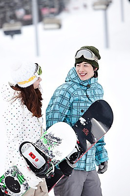 포토 JPG 나무 식물 해외기획촬영 라이프스타일 커플 계절 여자 남자 행복 스포츠용품 스포츠 여행 포즈 겨울 스포츠시설 2010년일본 모션 자연 레저 겨울스포츠 스키장 고글 사랑 미소 웃음 사람 동양인 20대 성인 두명 라이프 레포츠 설원 일본 다정 장비 한국인 스노우보드 보드 일본여행 레포츠용품 스키복 보드장비 청년만 성인만 국내포토 옷 감정 아시아 해외여행 컨셉 관계 스키 눈_날씨 표정 인종 청년 생활 보드_스포츠 오브젝트 시설 생태계 파일형식