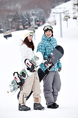 포토 JPG 나무 식물 해외기획촬영 라이프스타일 커플 계절 여자 남자 행복 스포츠용품 스포츠 여행 포즈 겨울 스포츠시설 2010년일본 모션 자연 레저 겨울스포츠 스키장 사랑 미소 웃음 사람 동양인 20대 성인 두명 라이프 레포츠 설원 일본 다정 장비 한국인 스노우보드 보드 일본여행 레포츠용품 스키복 보드장비 청년만 성인만 국내포토 옷 감정 아시아 해외여행 컨셉 관계 스키 표정 인종 청년 생활 눈 보드_스포츠 오브젝트 시설 생태계 파일형식