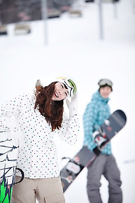 포토 JPG 나무 식물 해외기획촬영 라이프스타일 커플 계절 여자 남자 행복 스포츠용품 스포츠 여행 포즈 겨울 스포츠시설 2010년일본 모션 자연 레저 겨울스포츠 스키장 사랑 미소 웃음 사람 동양인 20대 성인 두명 라이프 레포츠 설원 일본 다정 장비 한국인 스노우보드 보드 일본여행 레포츠용품 스키복 보드장비 청년만 성인만 국내포토 옷 감정 아시아 해외여행 컨셉 관계 스키 표정 인종 청년 생활 눈 보드_스포츠 오브젝트 시설 생태계 파일형식