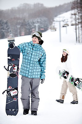 포토 JPG 나무 식물 해외기획촬영 라이프스타일 커플 계절 여자 남자 행복 스포츠용품 스포츠 여행 포즈 겨울 스포츠시설 2010년일본 모션 자연 레저 겨울스포츠 스키장 사랑 서기 미소 웃음 사람 동양인 20대 성인 두명 라이프 레포츠 설원 일본 다정 장비 한국인 스노우보드 보드 일본여행 레포츠용품 스키복 보드장비 청년만 성인만 국내포토 옷 감정 아시아 해외여행 컨셉 관계 스키 눈_날씨 표정 인종 청년 생활 보드_스포츠 오브젝트 시설 생태계 파일형식